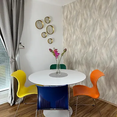 Lägenhet Moderne Mit 2 Balkonen, Self Check-in, Parking