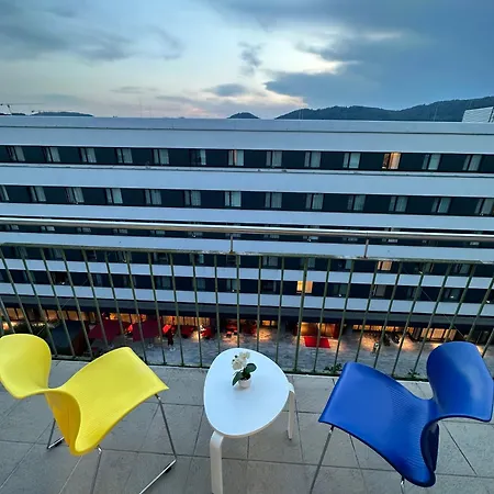 Moderne Mit 2 Balkonen, Self Check-in, Parking Appartement Graz