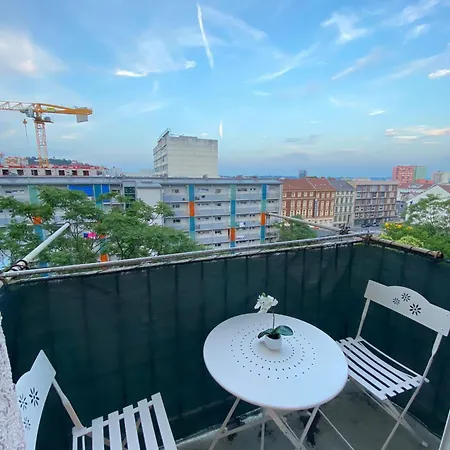 Appartement Moderne Mit 2 Balkonen, Self Check-in Graz