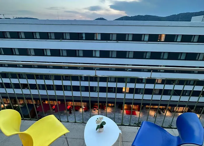 Moderne Mit 2 Balkonen, Self Check-in, Parking Appartement Graz