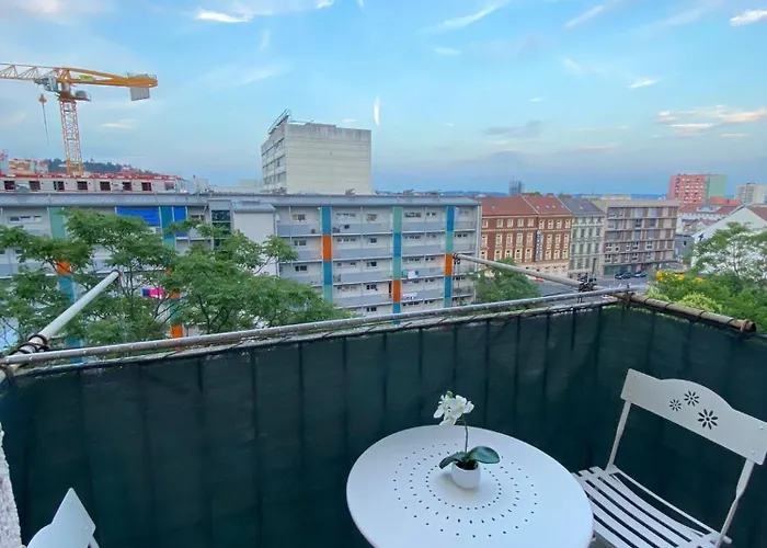 Appartement Moderne Mit 2 Balkonen, Self Check-in, Parking Graz